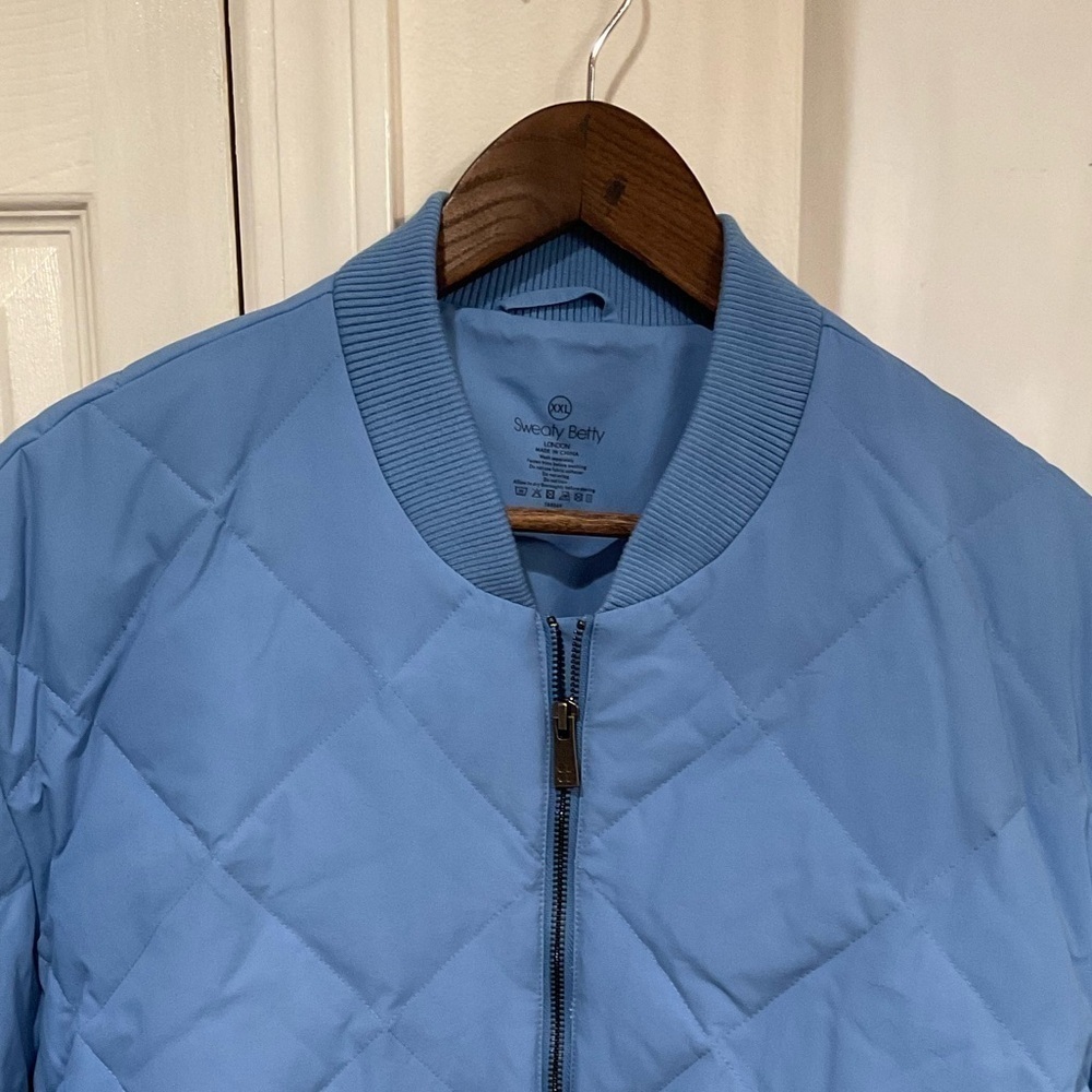 Sweaty Betty puffer fabulous bomber jacket style. Like New! - Picture 4 of 8